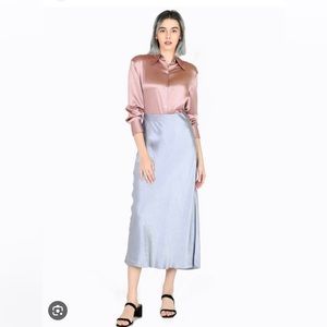 NWT beautiful icy blue skirt with side slit by Vince size L